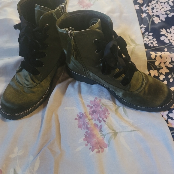 DIRTY LAUNDRY Ankle Boots - Picture 3 of 11